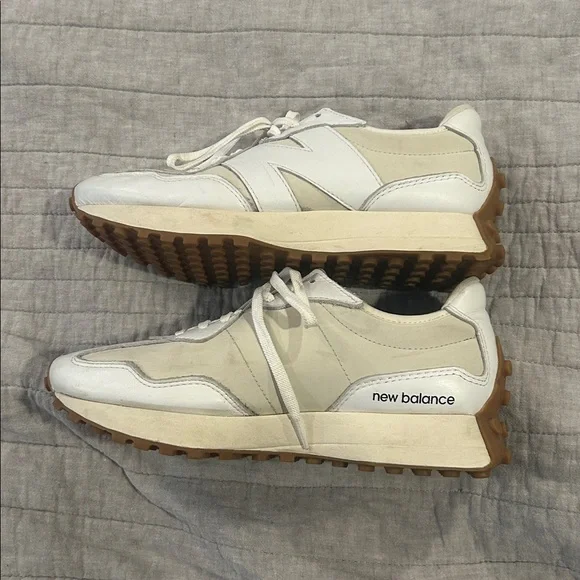 New Balance White and Cream Sneakers size 8.5 - Picture 2 of 6